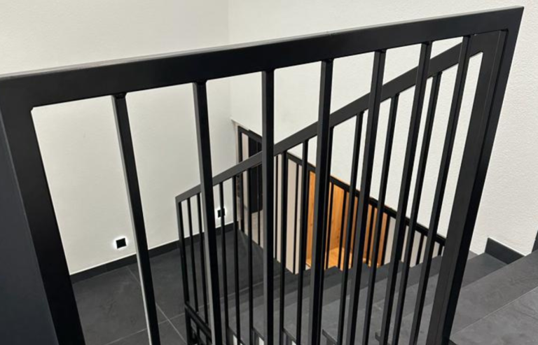 Podest- und Treppengeländer schwarz Podest- und Treppengeländer schwarz