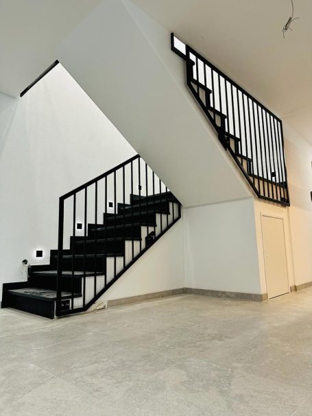 Treppengeländer schwarz Treppengeländer schwarz, aus pulverbeschichtet Stahl