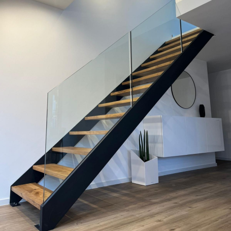 Holmtreppe Holmtreppe mit Stahlwangen pulverbeschichtet schwarz, Glastreppengeländer